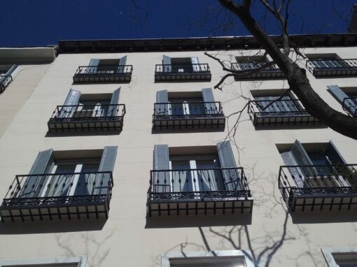 Rehabilitación de fachada de edificio de Madrid